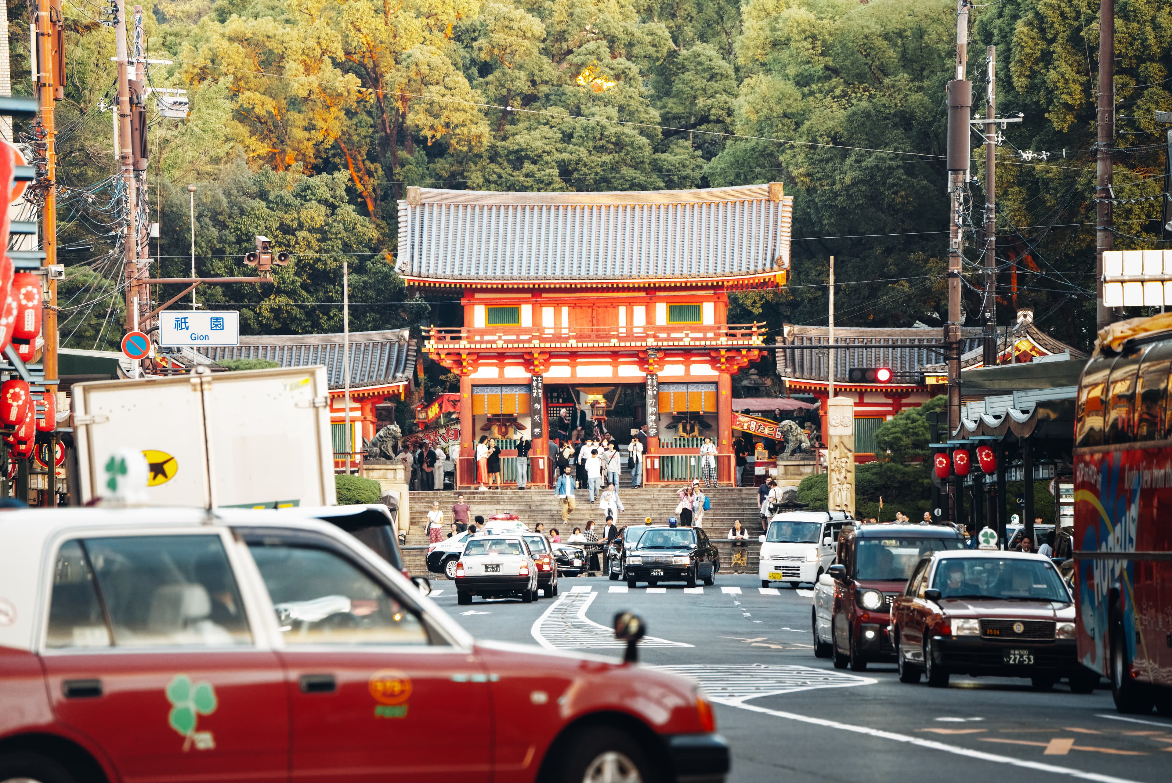 Yasaka Jinja Nishiromon Gate